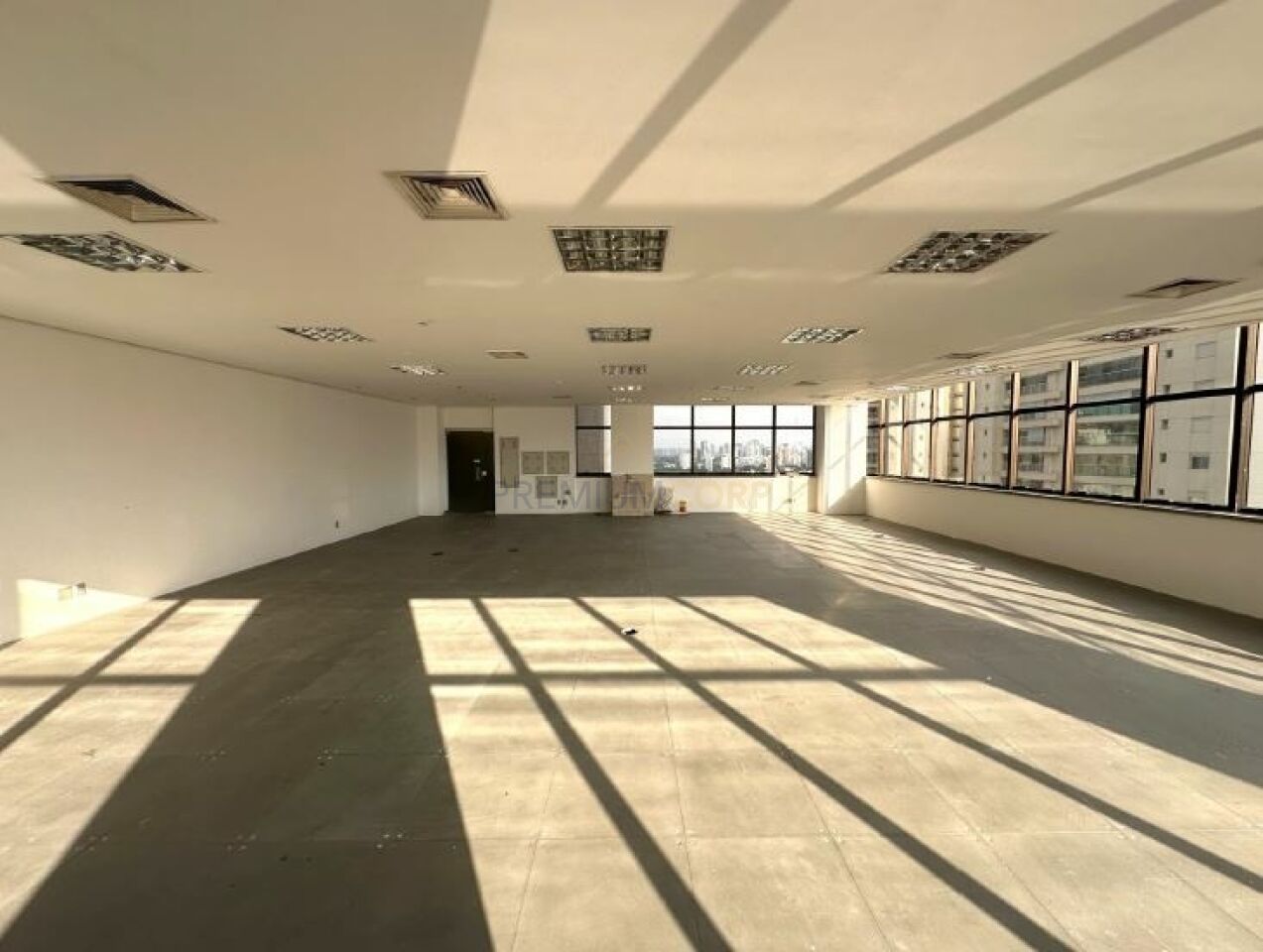 Conjunto para Locação - Cidade Monções