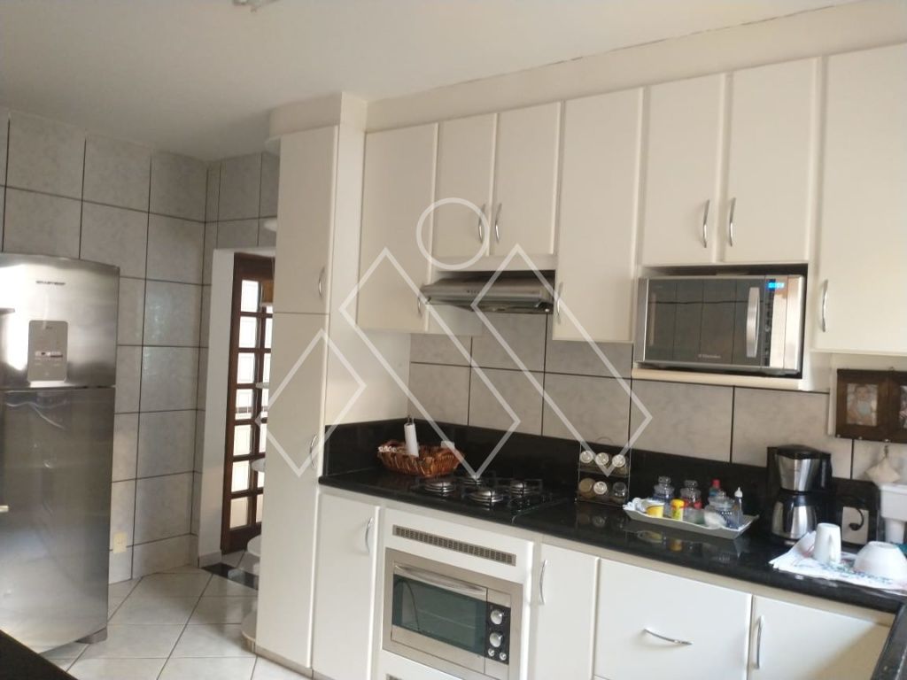 Casa, 3 quartos, 260 m² - Foto 1