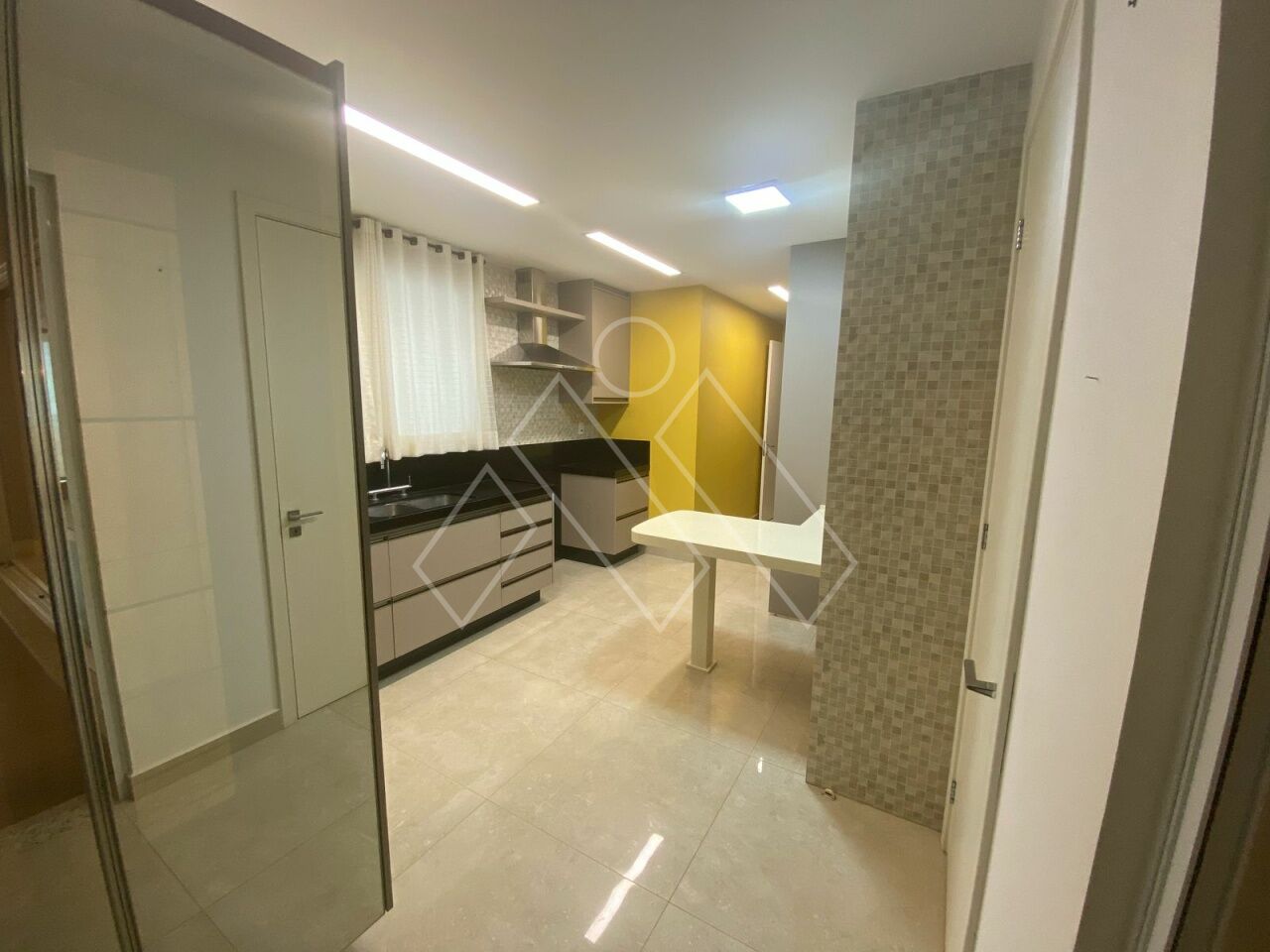 Apartamento, 3 quartos, 236 m² - Foto 2