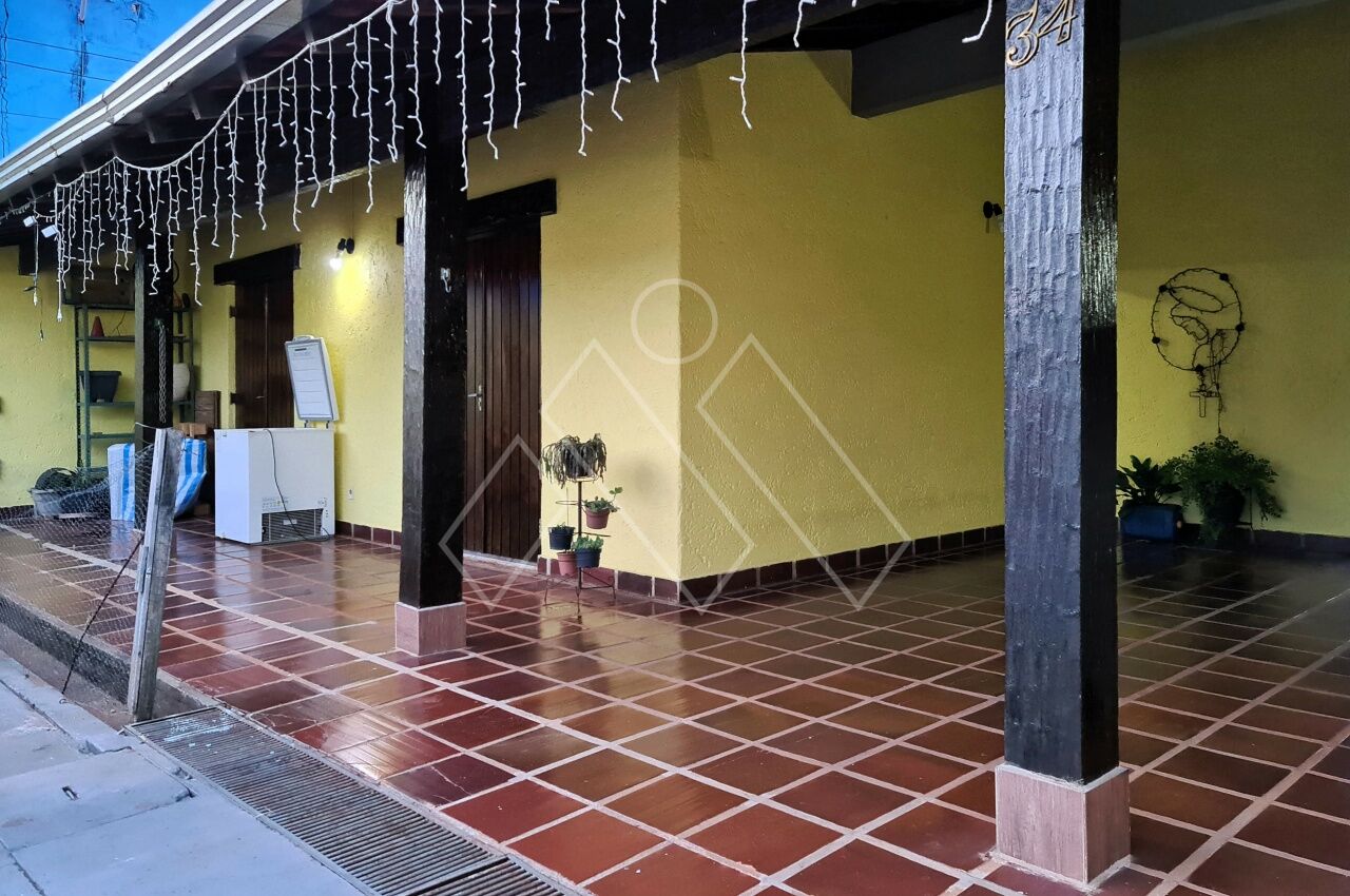 Casa, 4 quartos, 226 m² - Foto 1