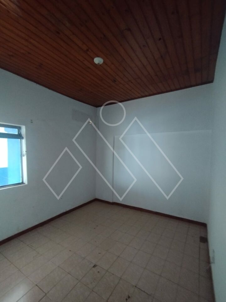 Casa Comercial à venda com 3 quartos, 140m² - Foto 11