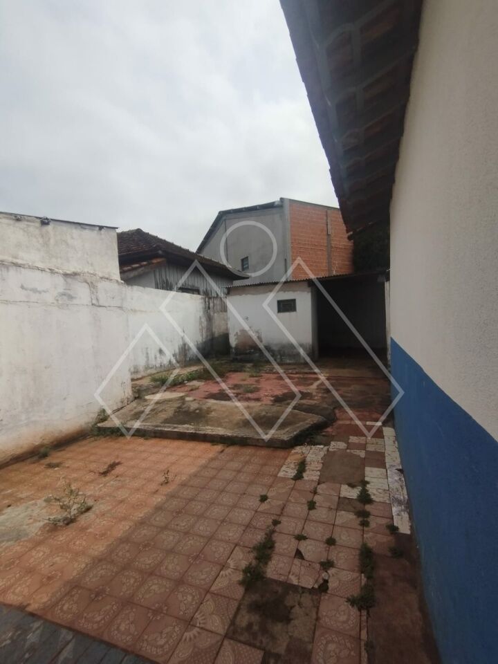 Casa Comercial à venda com 3 quartos, 140m² - Foto 13