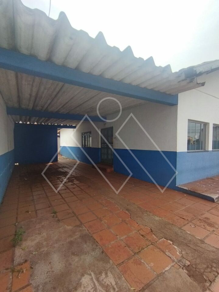 Casa Comercial à venda com 3 quartos, 140m² - Foto 2