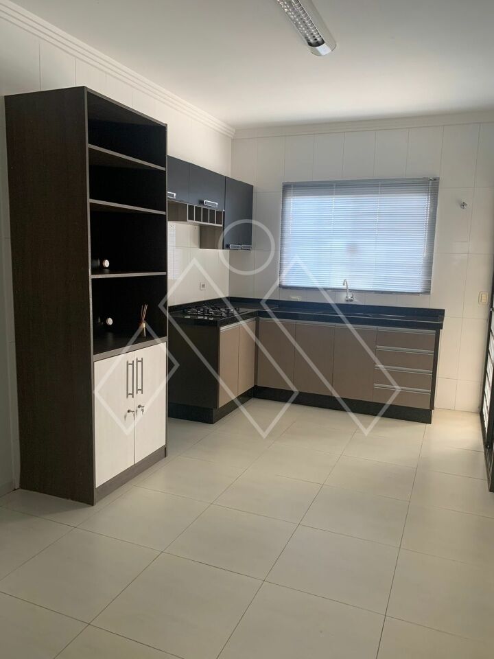 Casa à venda com 3 quartos, 100m² - Foto 4