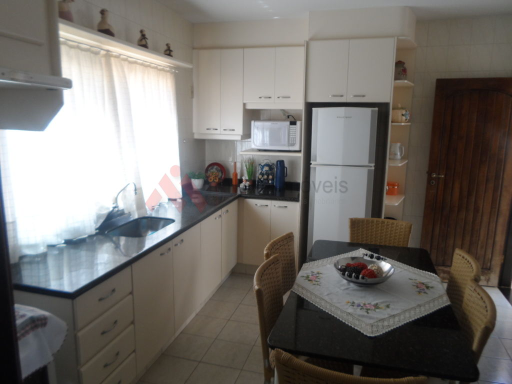 Casa à venda com 4 quartos, 285m² - Foto 3