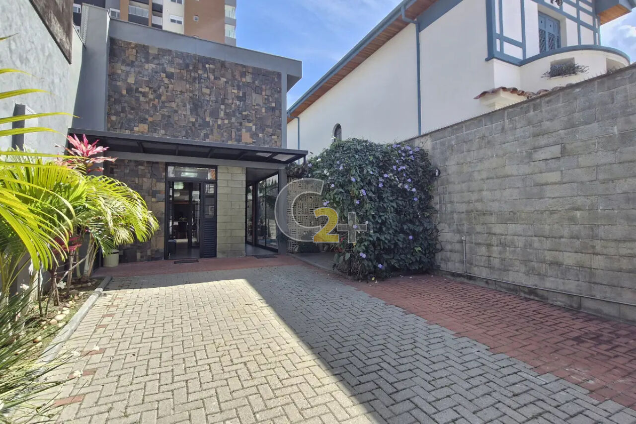 Casa Padrão para Venda - Água Branca