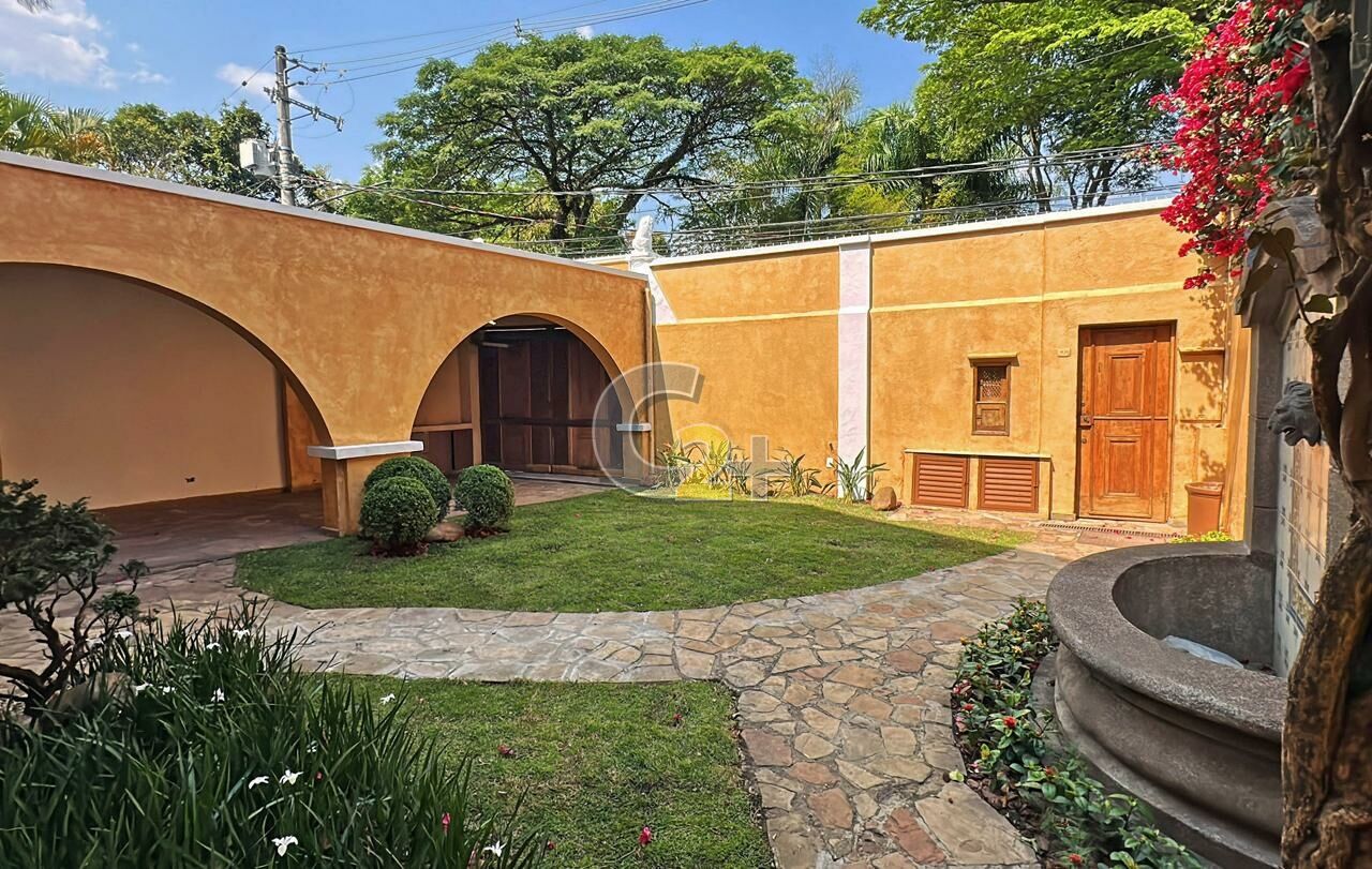 Casa Padrão para Venda - Jardim Europa