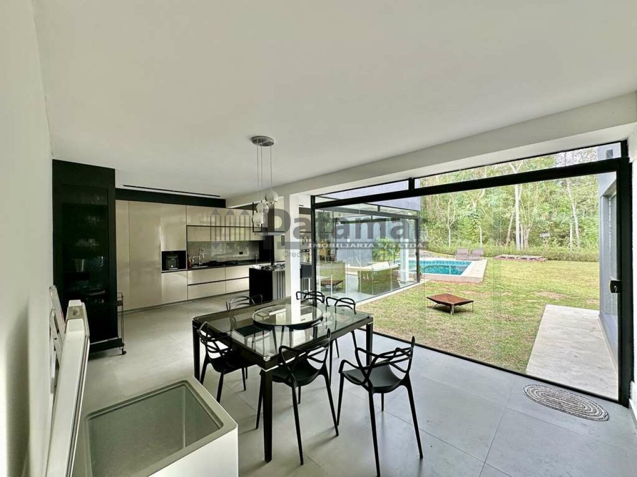Casa em Condomínio para Venda - Jardim Indaiá