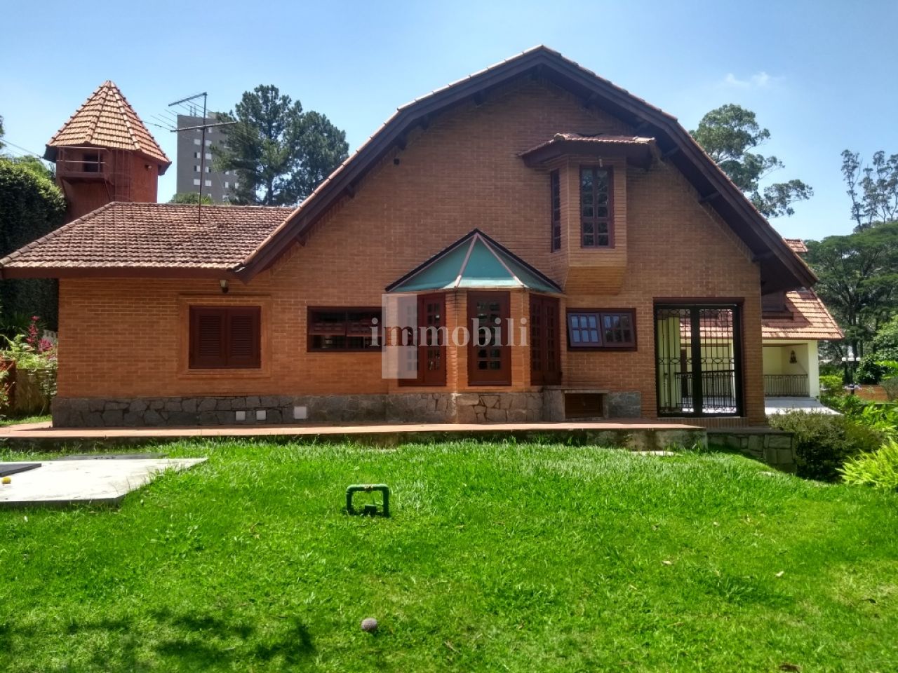 Casa no Bairro Granja Viana, Cotia (SP) - À Venda - Ref: GV20005