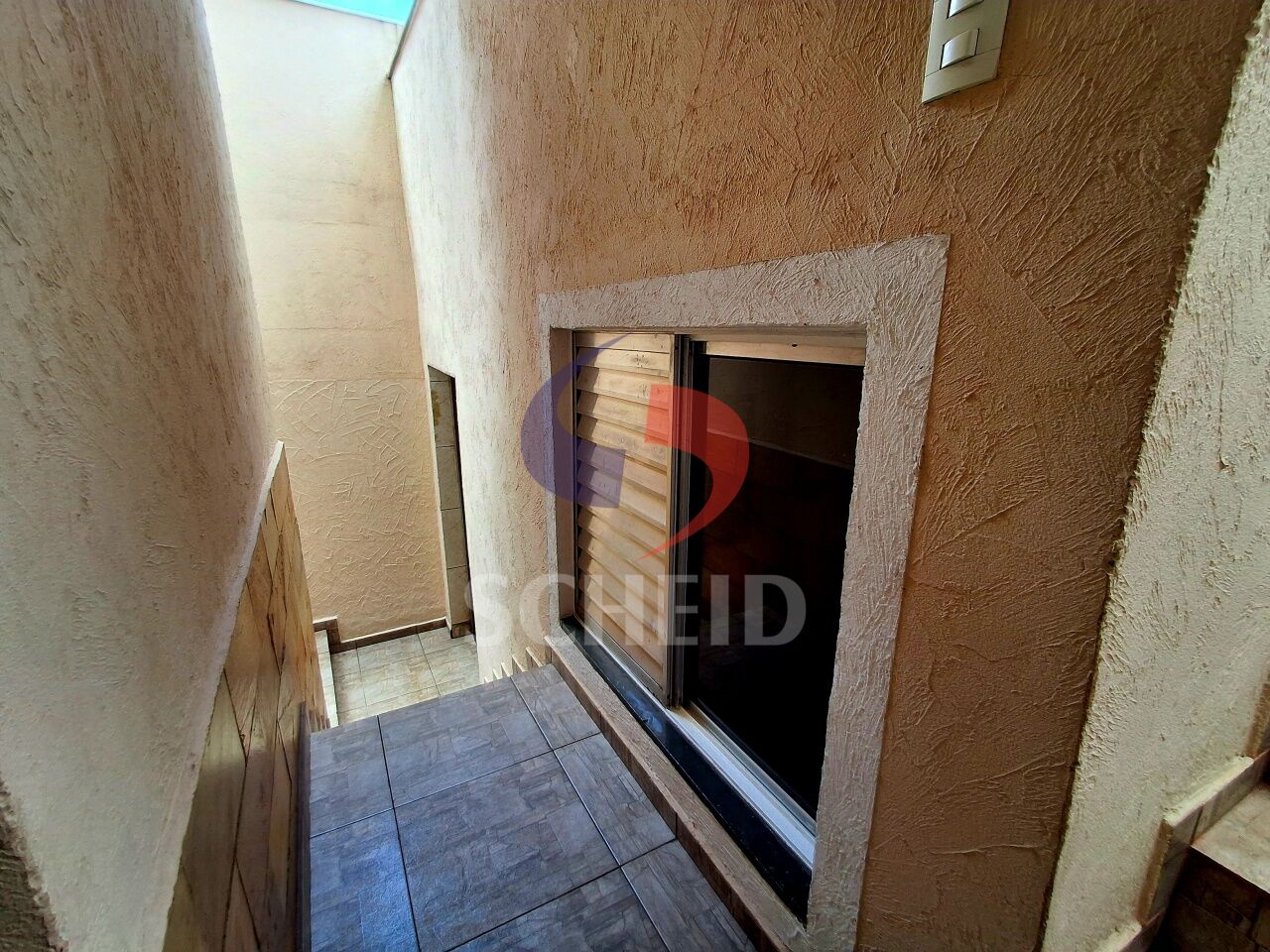 Corredor que leva a edícula