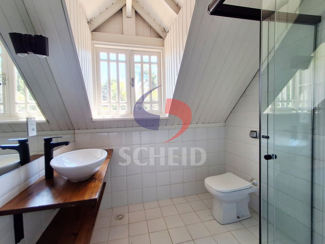 Banheiro meio quarto americano