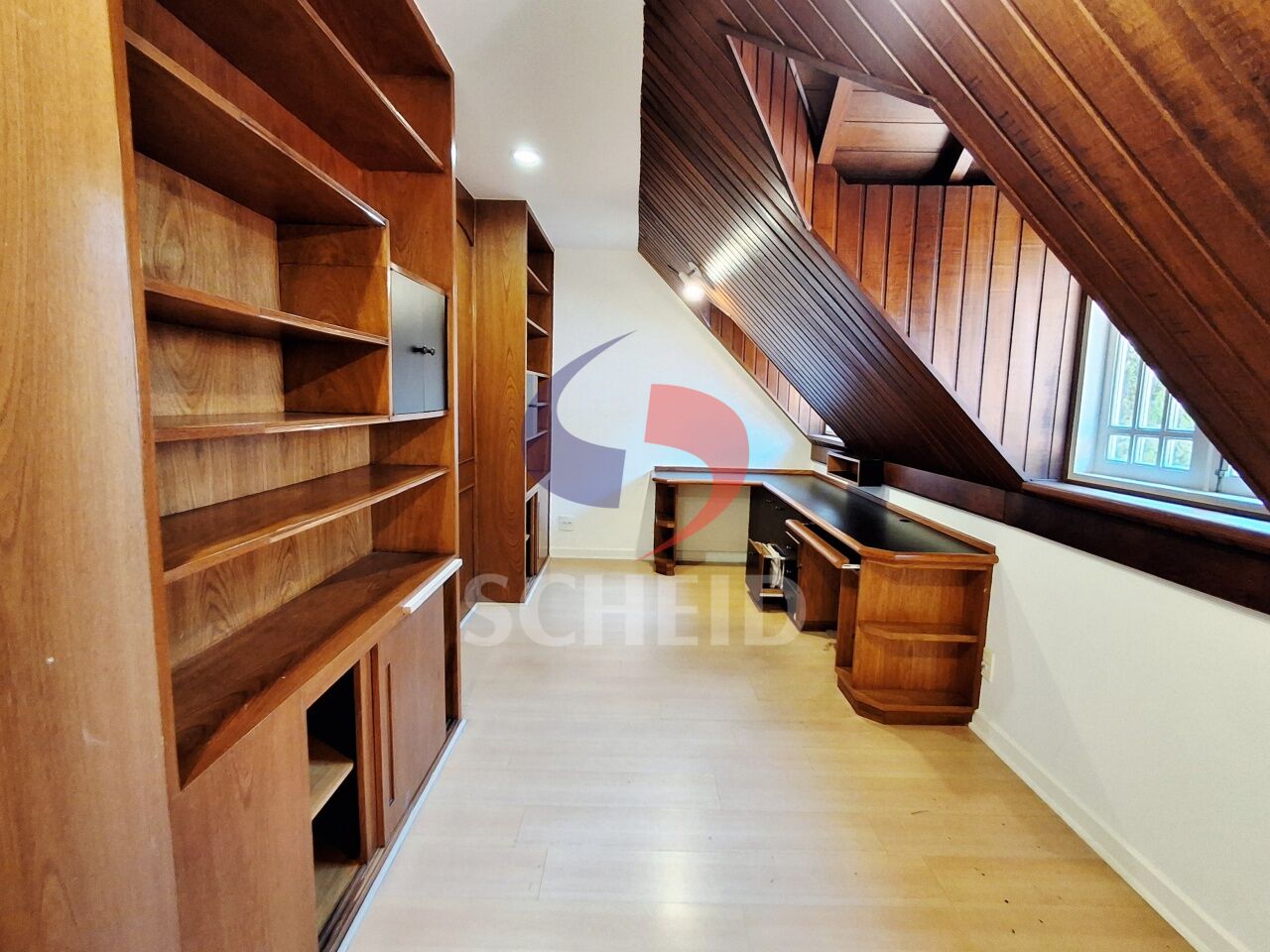 Escritório no  sótão