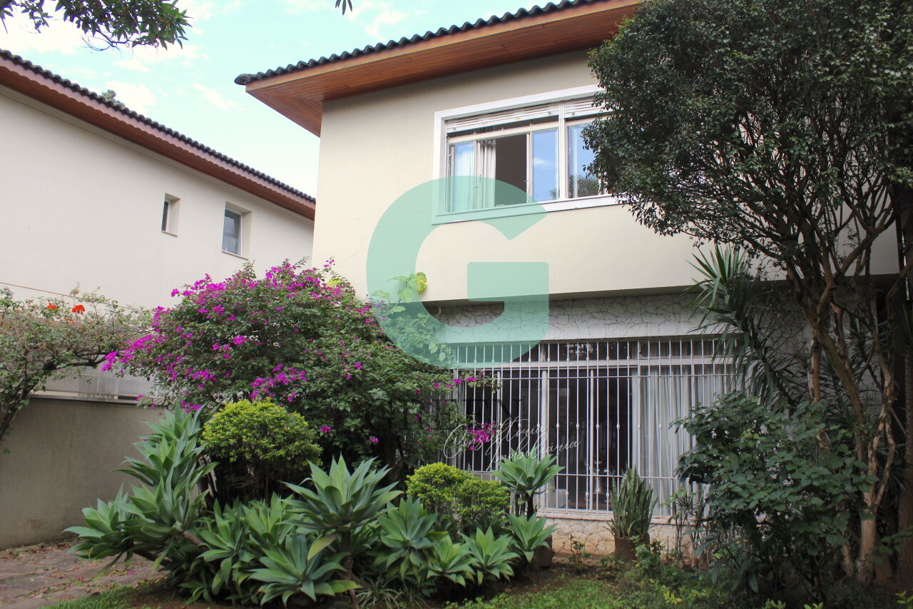 Casa à venda com 3 quartos, 244m² - Foto 1