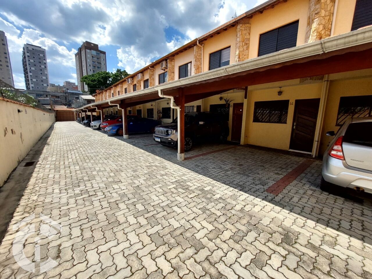 Sobrado Cond. Fechado para Venda - VILA RÉ