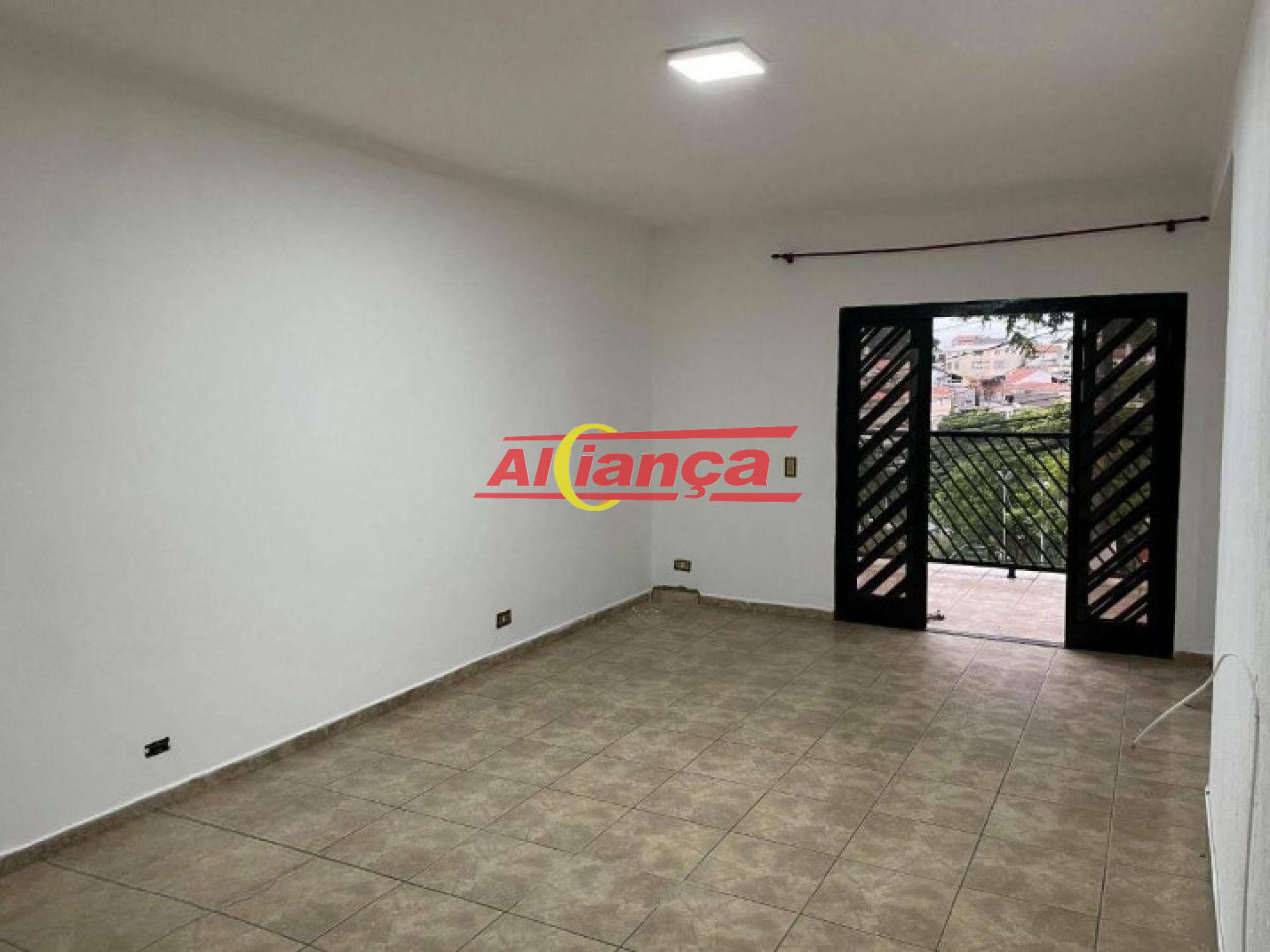 Foto 1 de Casa, para Locação, em Jardim Rosa de Franca, Guarulhos - Ref AI57835