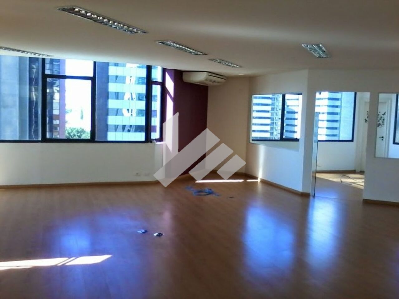 Conj. Comercial para Venda - Cidade Monções
