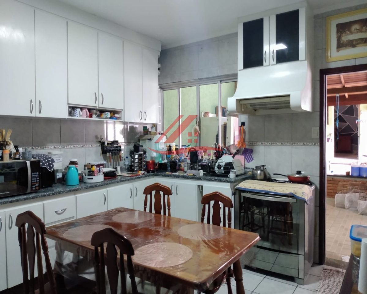 Casa com 3 quartos, sendo 1 suíte para venda na Vila Humaitá em Santo André