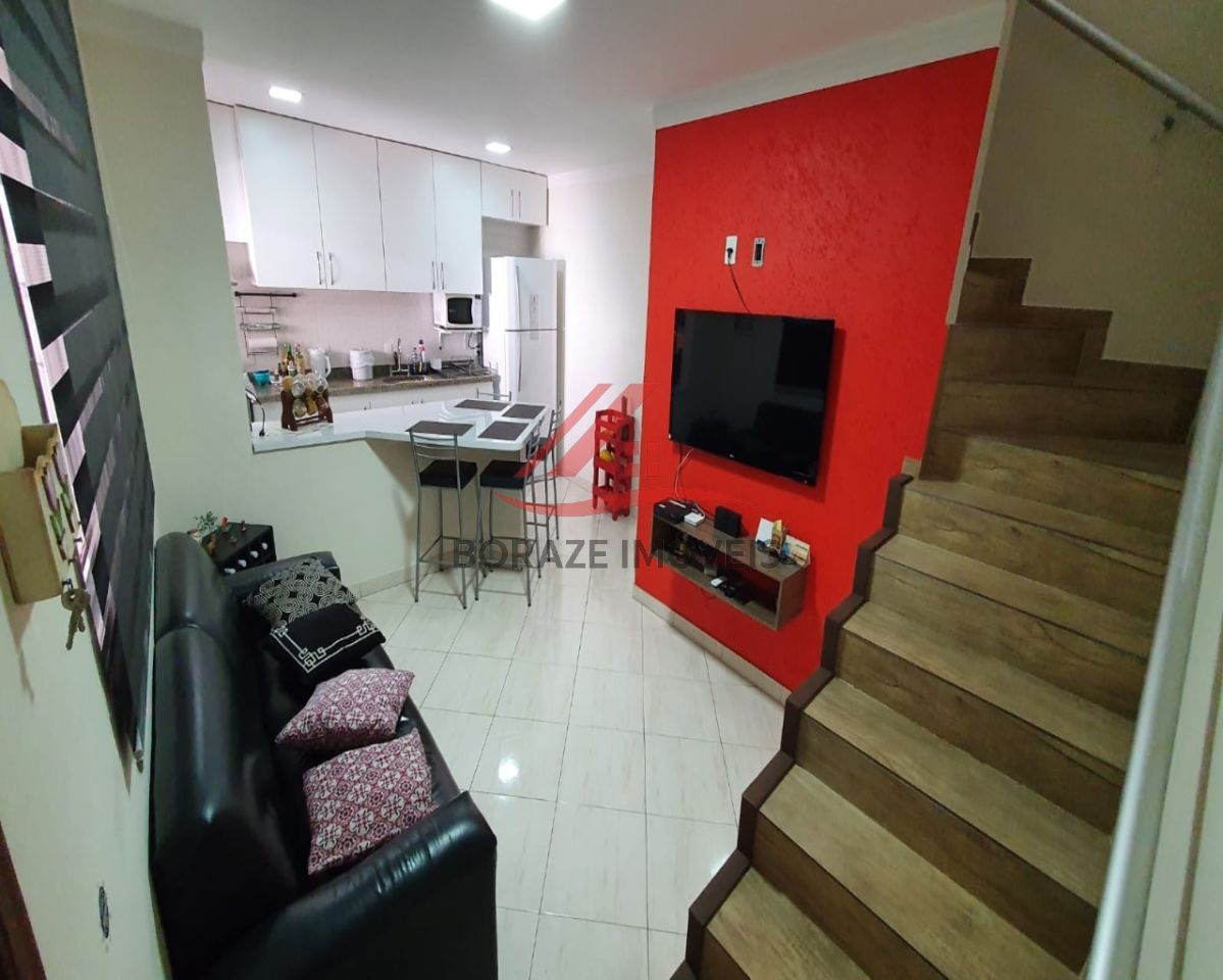 Sobrado para venda na Vila Suiça em Santo André, com 2 suítes, cozinha com armários, 2 vagas de gara