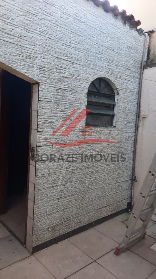 Casa para venda no Parque Gerassi em Santo André, com 2 dormitórios, sala, cozinha com planejados, á