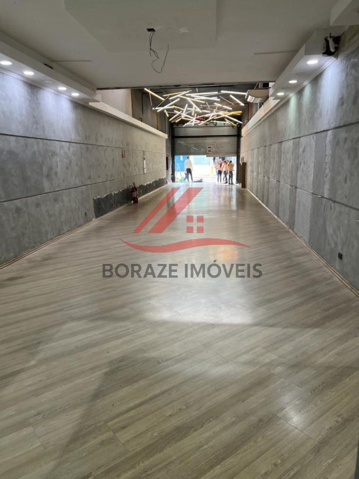 Galpão para alugar no Centro em Santo André, com cozinha, 3 lavabos, 300m² de área útil.