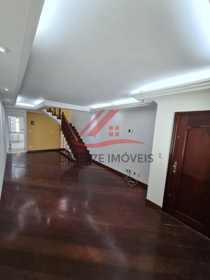 Sobrado com 3 suítes para venda na Vila Pires em Santo André