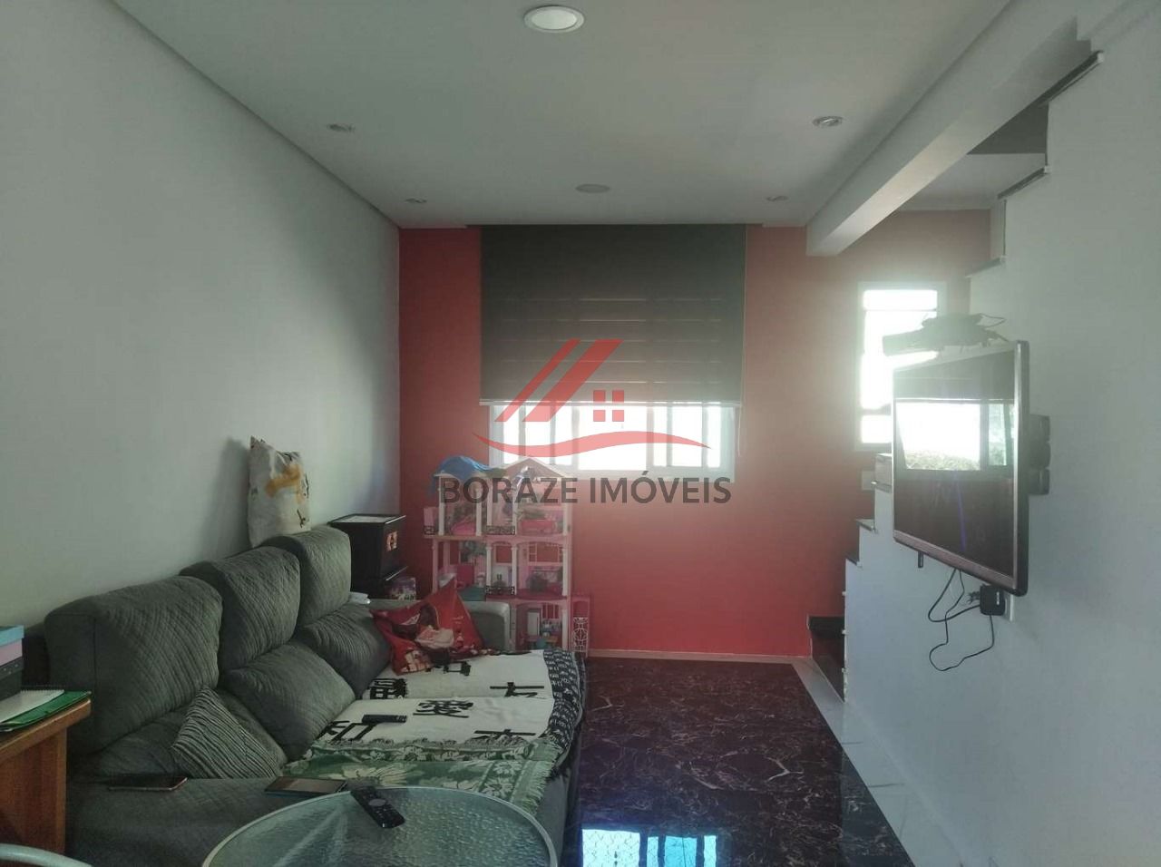 Sobrado com 2 quartos, sendo 1 com sacada para venda na Vila Assis em Mauá.