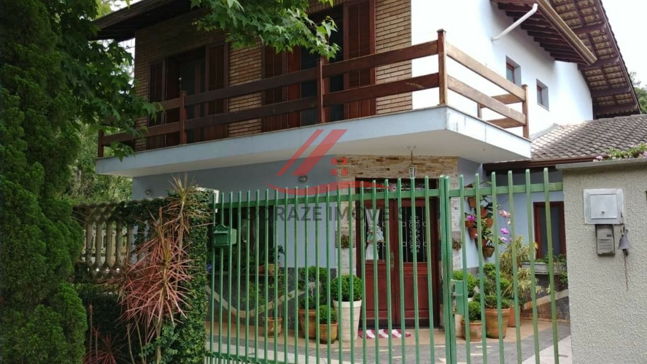 Sobrado com 4 quartos, sendo 1 suíte para venda na Vila Albetuna em Ribeirão Pires