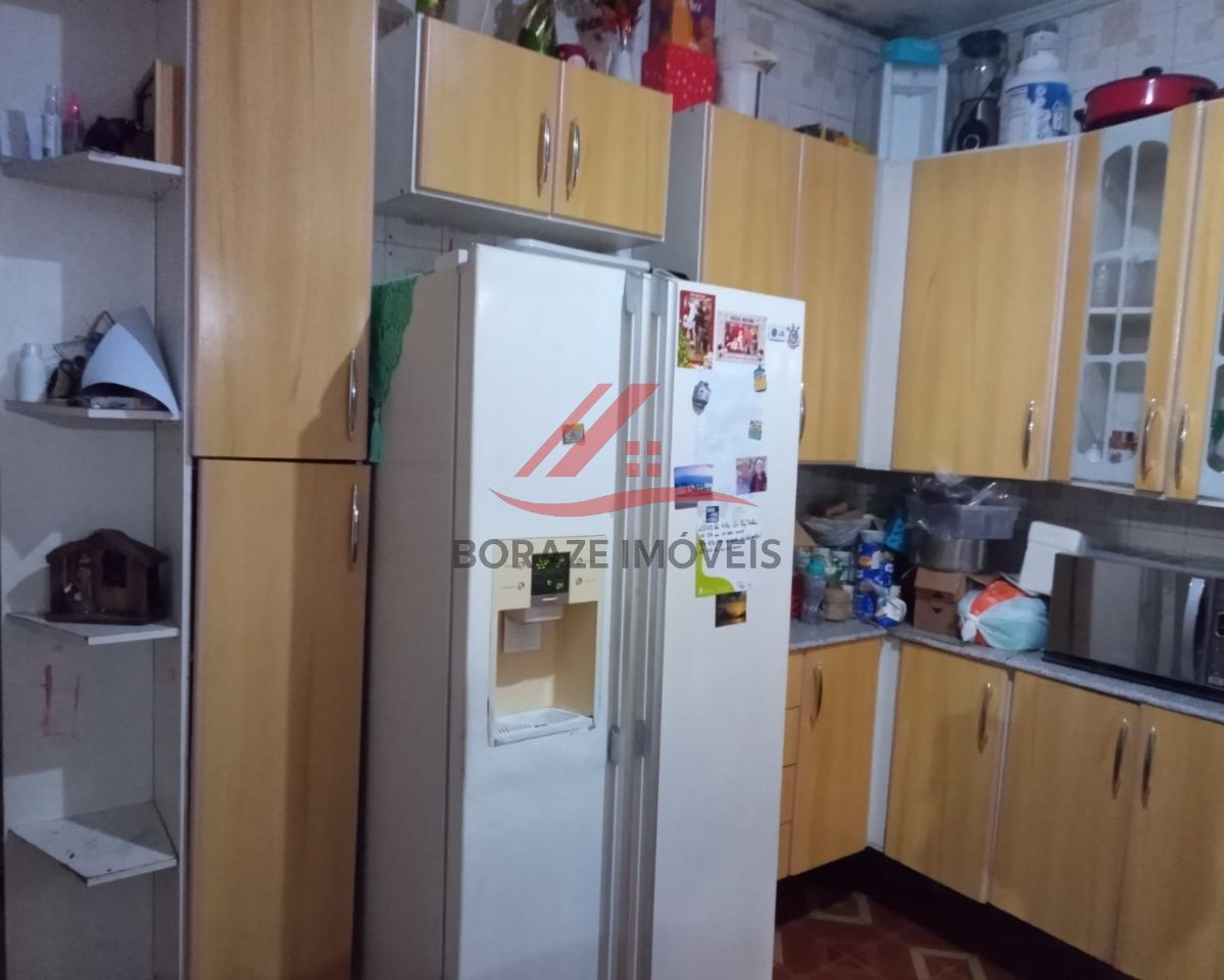 Casa á venda, com quintal e três vaga na garagem em Santo André SP