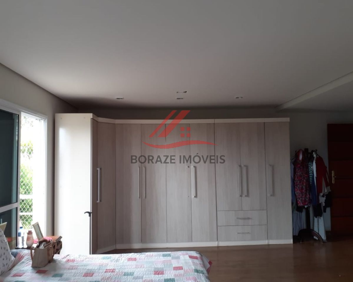 Casa alto padrão para venda no Centro alto de Ribeirão Pires.