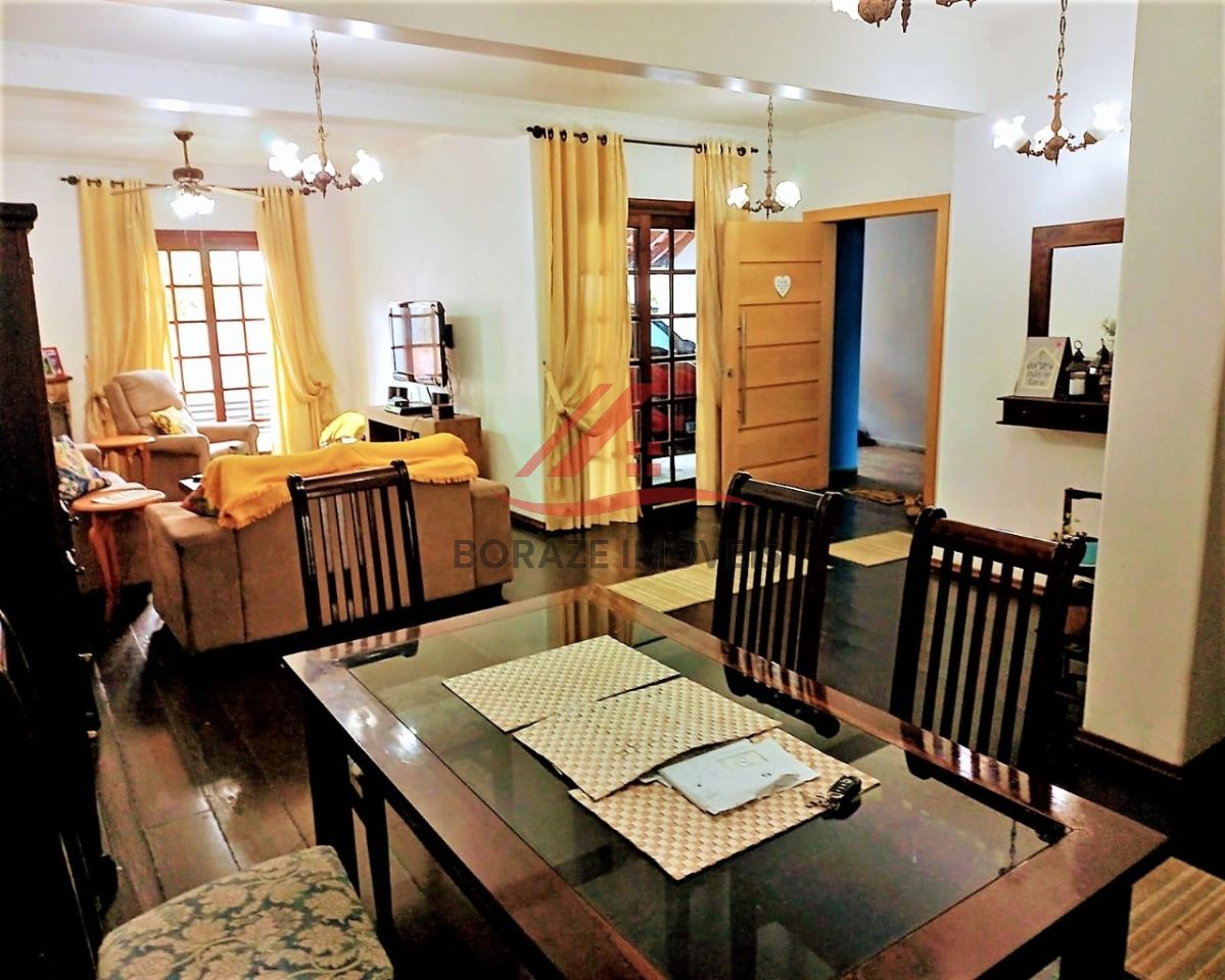 Sobrado com 3 quartos, sendo 1 suíte para venda no Centro em Ribeirão Pires