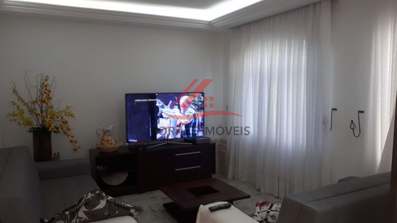 Casa Assobradada residencial no Bairro Nova Petrópolis em São Bernardo do Campo - SP,  com piscina.