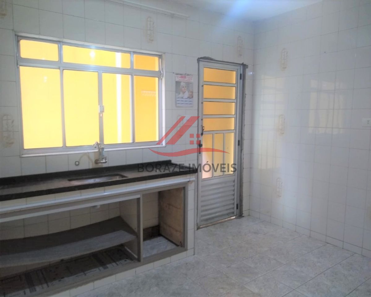 Casa térrea com 2 quartos para alugar no Jardim Araguaia em Mauá