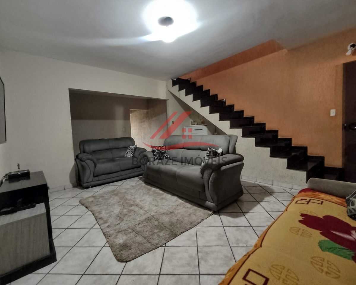 Sobrado com 5 quartos, sendo 1 suíte para venda no Parque São Vicente em Mauá