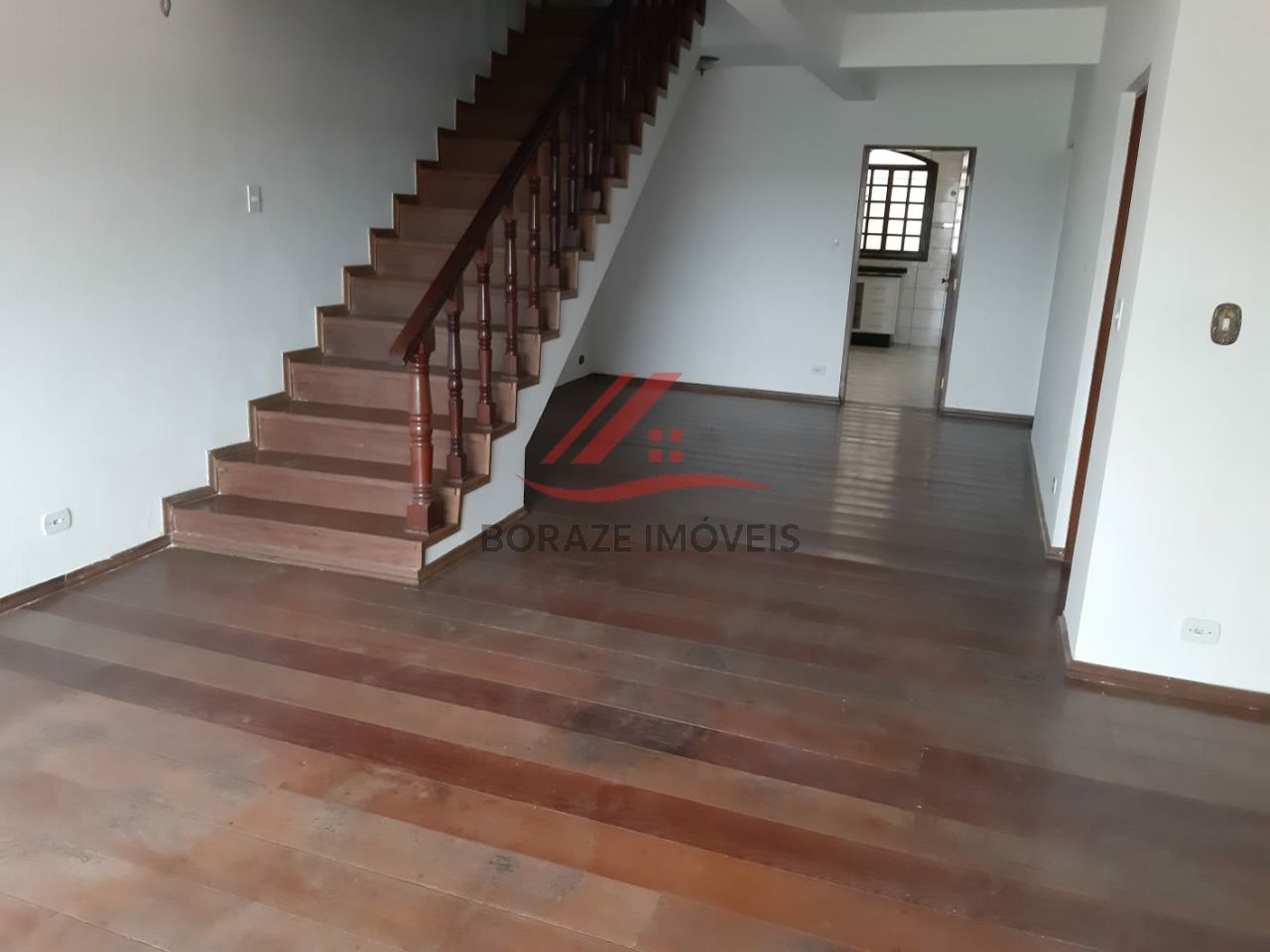 Casa com 4 quartos, sendo 1 suíte para alugar na Vila Guarani em Mauá