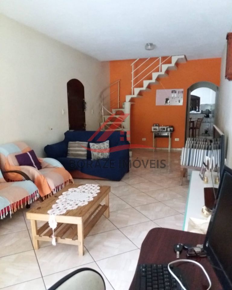 Sobrado com 4 quartos, sendo 1 suíte para venda no Parque Gerassi em Santo André