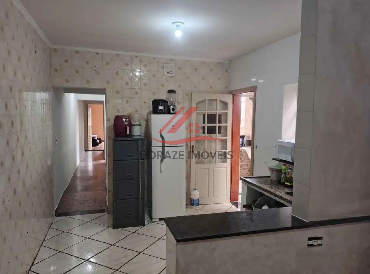 Casa térrea com 3 quartos, sendo 1 suíte para venda na Vila Vitória em Mauá