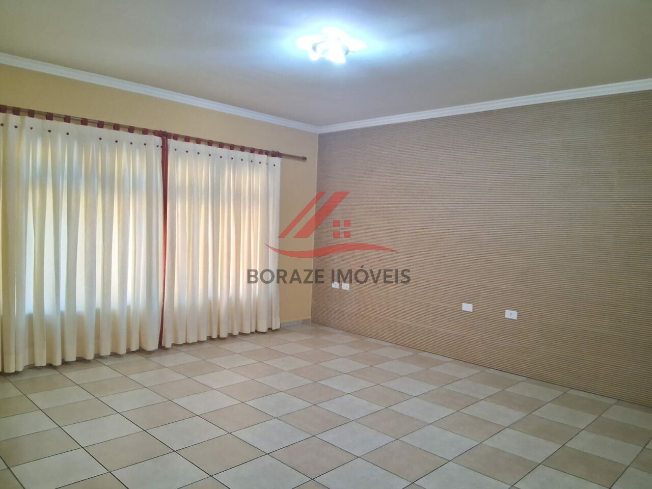 Casa com 3 quartos, sendo 1 suíte para venda no Jardim Nóbrega em Mauá