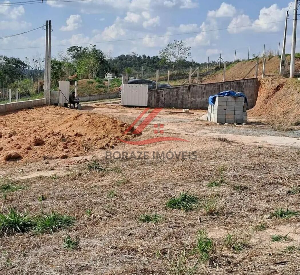 VENDE-SE TERRENO EM GUARAREMA