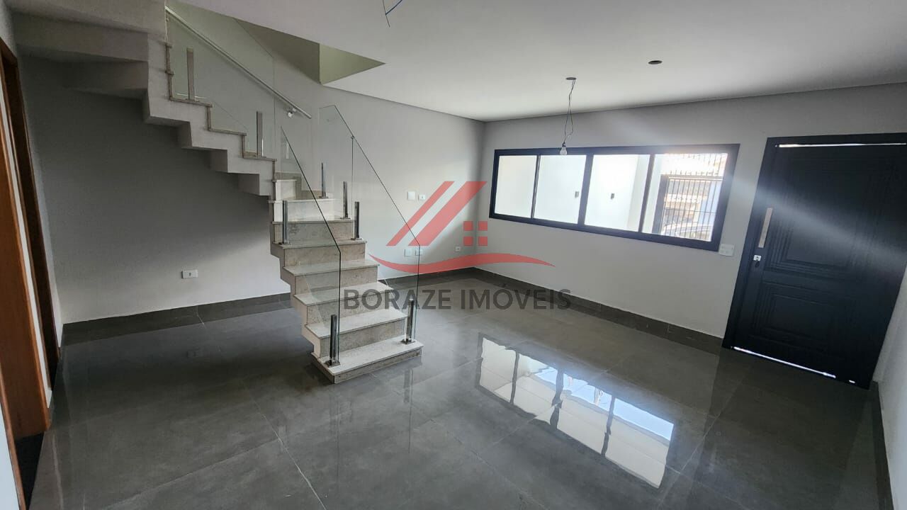 Sobrado Novo a venda na Vila Eldízia em Santo André - SP.