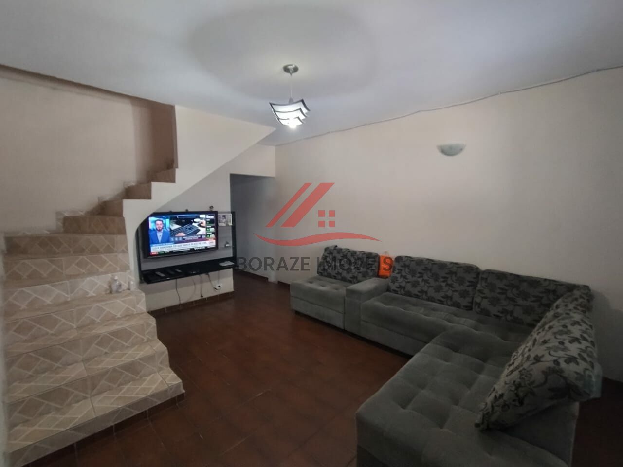 Vende-se sobrado no Jardim Guapituba