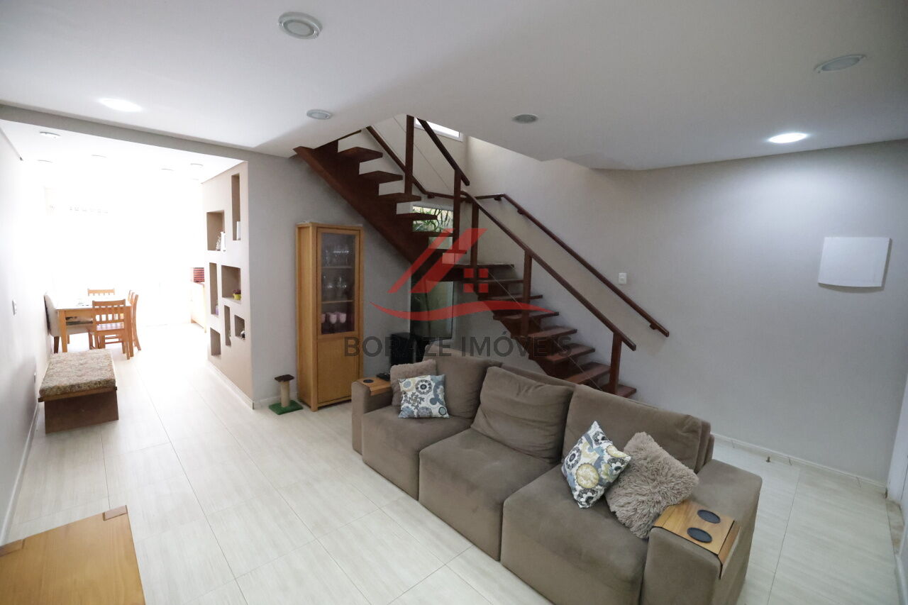 Sobrado com 3 quartos, sendo 1 suíte para venda no Parque São Vicente em Mauá