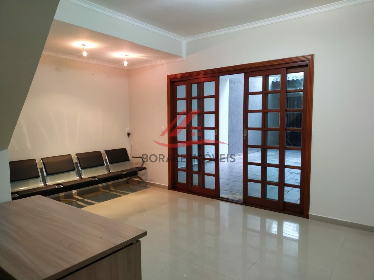 Sobrado com 5 quartos sendo 2 suítes para venda  no Parque São Vicente em Mauá