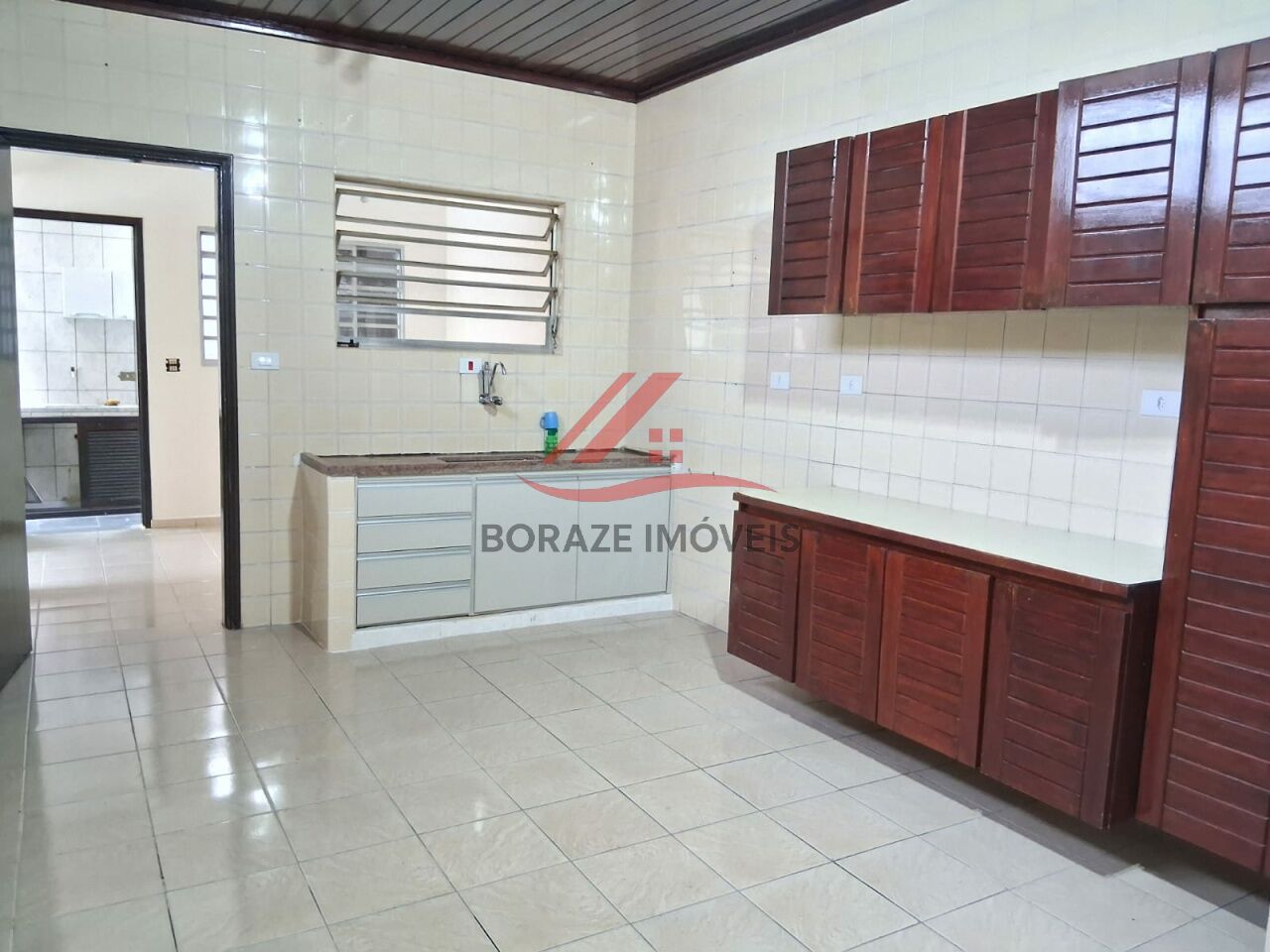 Casa  comercial com 3 quartos para alugar na Vila Noêmia em Mauá