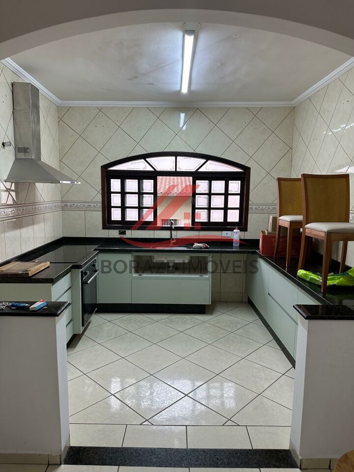 Sobrado com 190m² para alugar no Parque São Vicente em Mauá 