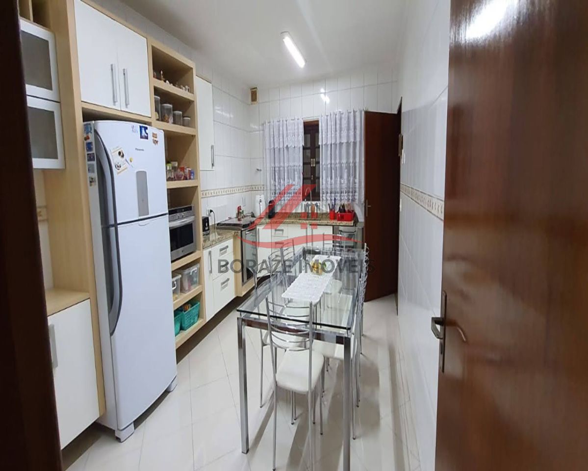 Sobrado com 3 quartos, sendo 1 suíte para venda na Vila Guarani em Mauá