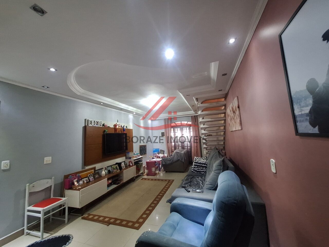 Sobrado no Parque São Vicente c/ 3 dormitórios, sendo 2 suítes c/ closet,  sala ampla, churrasqueira