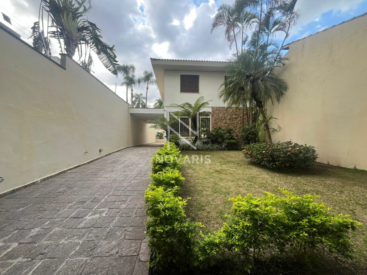 Sobrado para Locação - SANTO AMARO