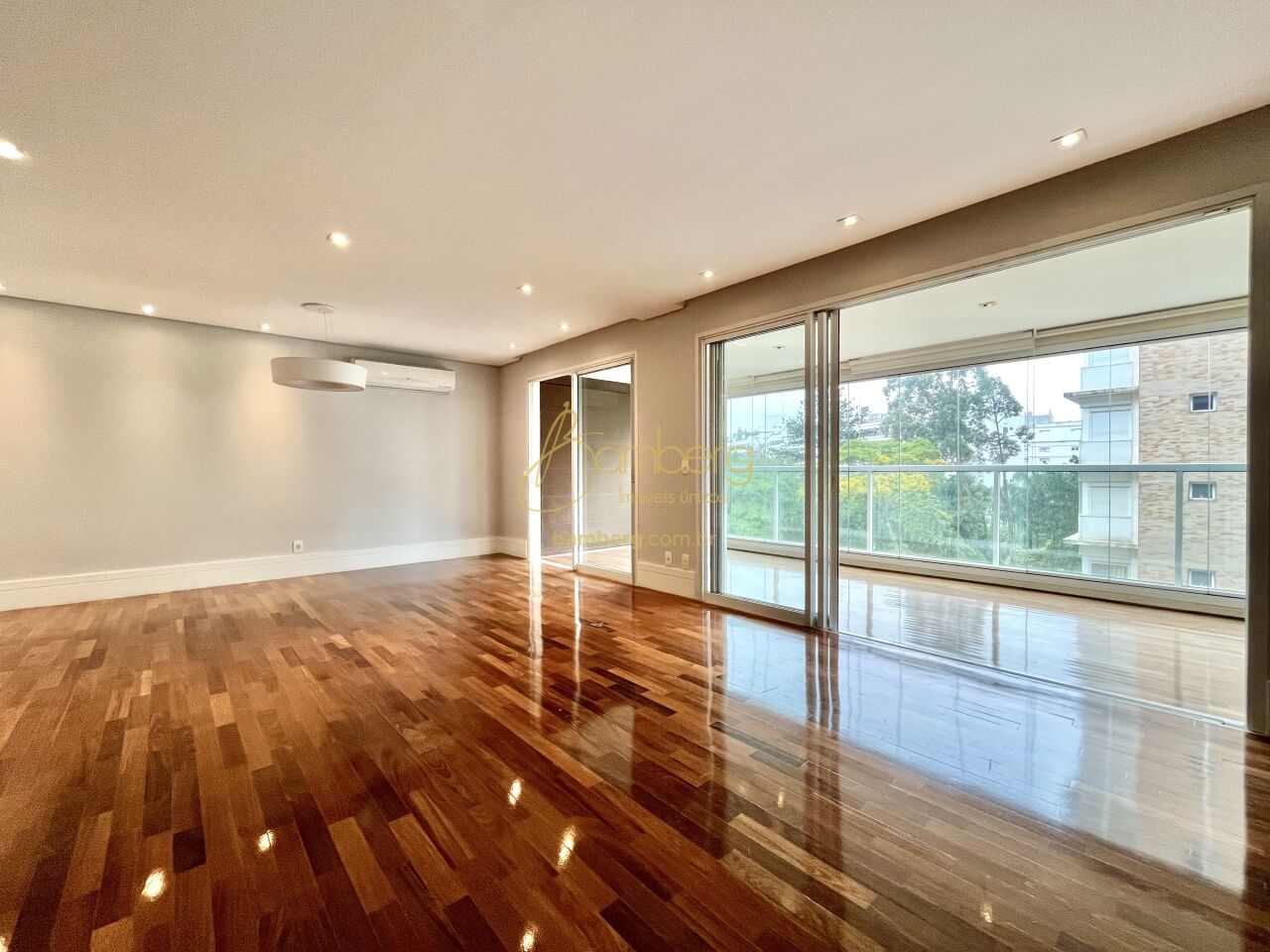 Apartamento no bairro Chácara Santo Antônio  - São Paulo