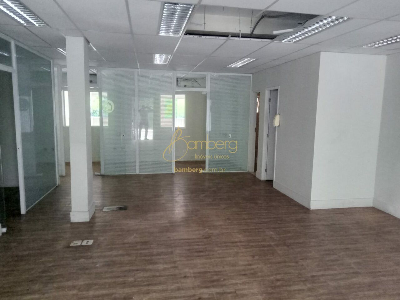 Comercial no bairro Panamby - São Paulo