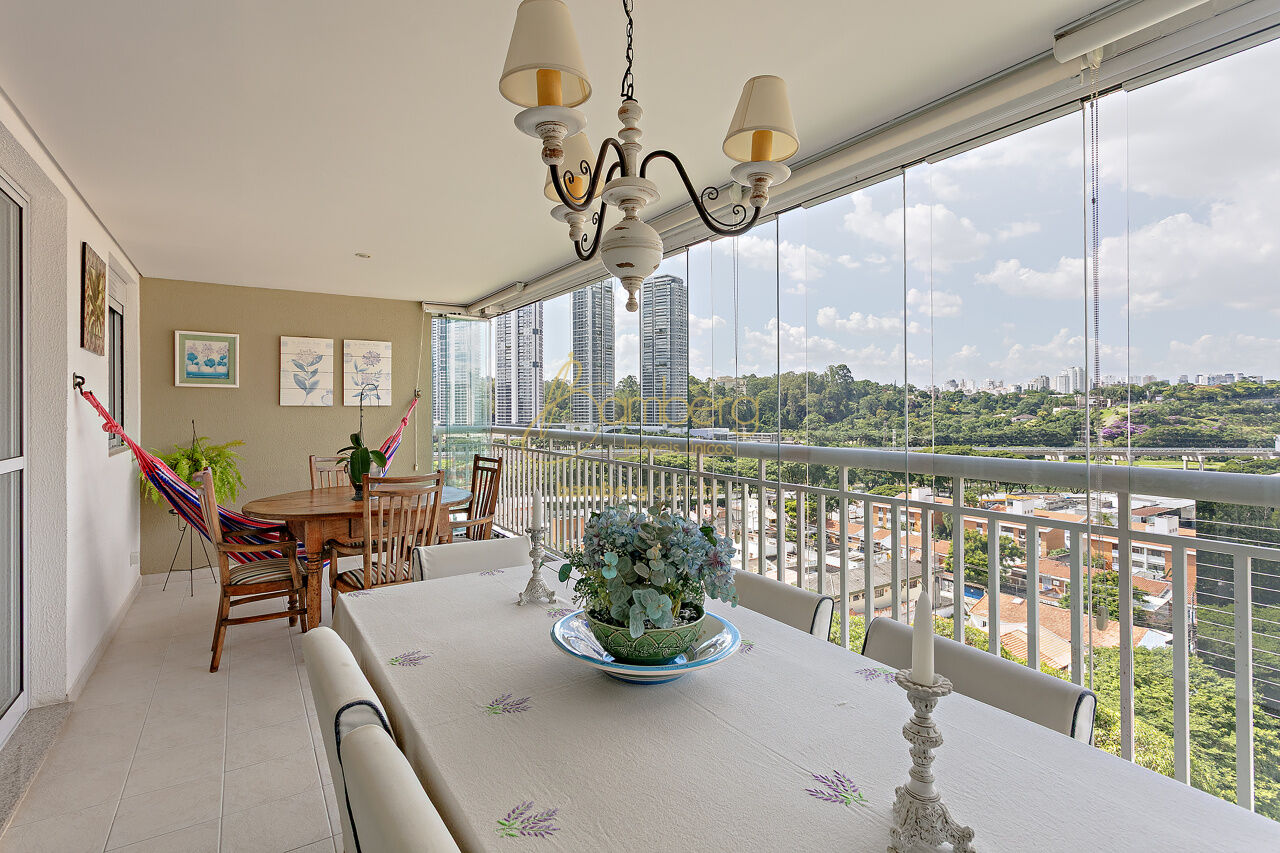 Apartamento no bairro Chácara Santo Antônio  - São Paulo